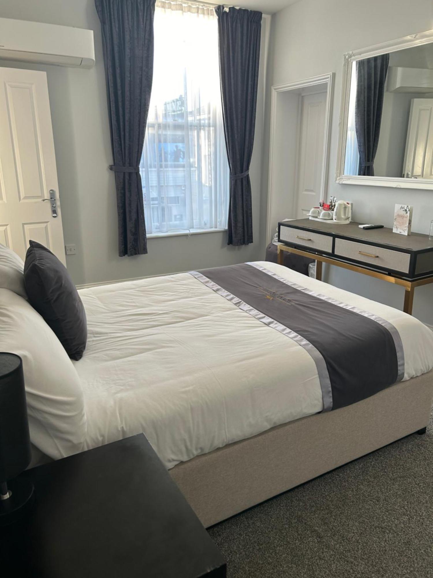 The Royal Hotel - Clacton On Sea Extérieur photo
