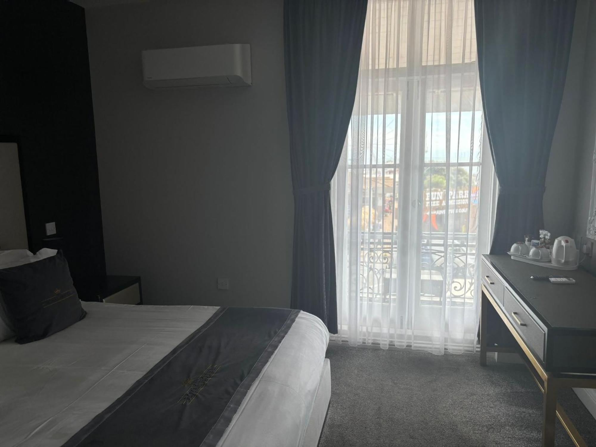 The Royal Hotel - Clacton On Sea Extérieur photo
